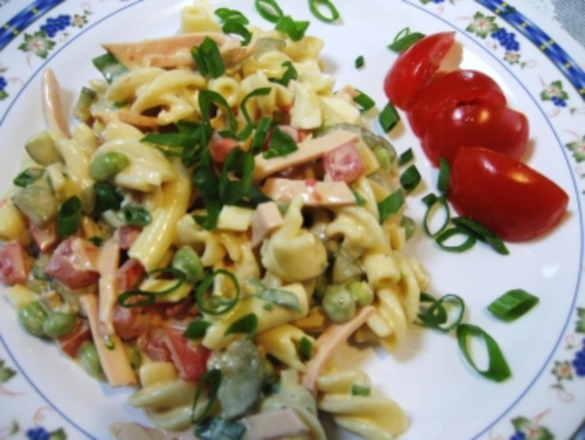 Nudelsalat aus Resten ... - Rezept mit Bild - kochbar.de
