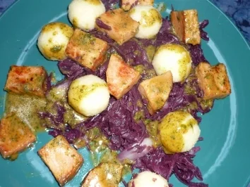 Knödel auf Rotkohl mit Kasseler - Rezept