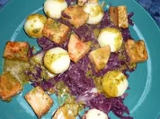 Rezept: Knödel auf Rotkohl mit Kasseler Knödel auf Rotkohl mit Kasseler - Rezept