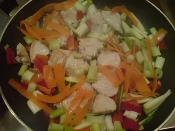 Rezept: Puten-Gemüse-Pfanne, exotisch Bild Nr. 3 Puten-Gemüse-Pfanne, exotisch - Rezept - Bild Nr. 3