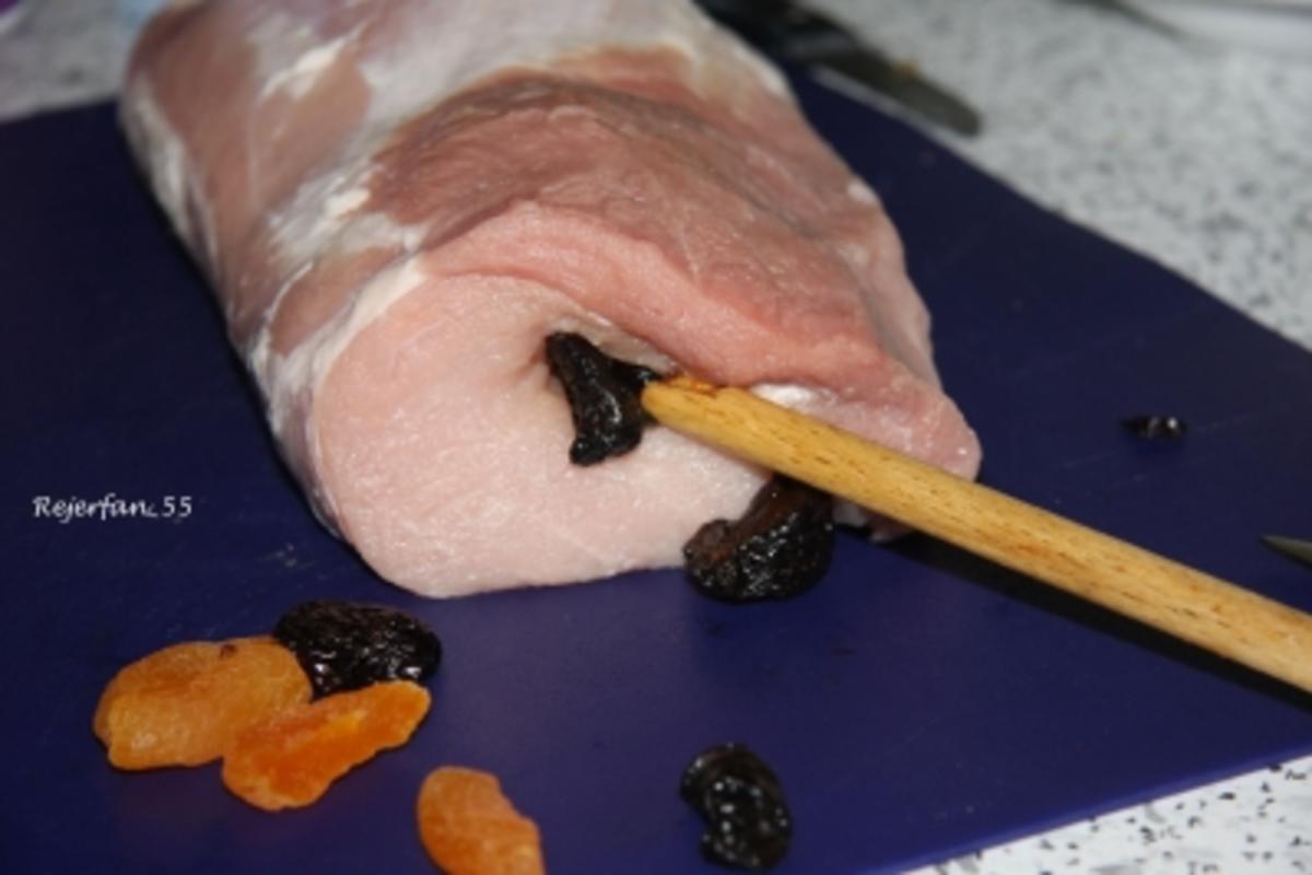Schweinelachsbraten mit Backpflaumen und Aprikosen - Rezept - Bild Nr. 2