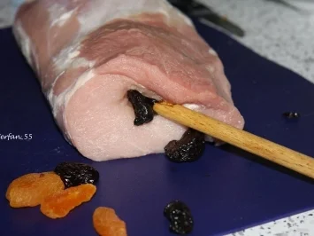 Schweinelachsbraten mit Backpflaumen und Aprikosen - Rezept - Bild Nr. 2