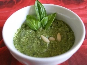 Basilikum-Pesto mit Knoblauch - Rezept - Bild Nr. 2