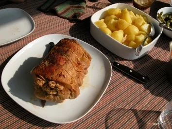Rezept: Gefüllter Schweinerücken oder Spießbraten Bild Nr. 5 Gefüllter Schweinerücken oder Spießbraten - Rezept - Bild Nr. 5