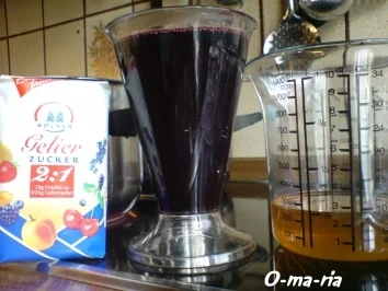 Rezept: Eingemachtes Trauben-Melisse-Gelee Bild Nr. 8 Eingemachtes Trauben-Melisse-Gelee - Rezept - Bild Nr. 8