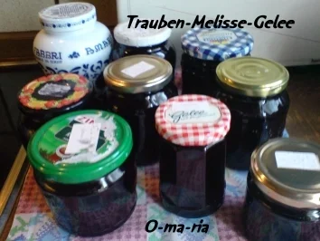 Rezept: Eingemachtes Trauben-Melisse-Gelee Bild Nr. 9 Eingemachtes Trauben-Melisse-Gelee - Rezept - Bild Nr. 9