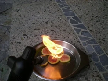 Rezept: Lavendel-Panna-Cotta mit karamelisierten Feigen Bild Nr. 9 Lavendel-Panna-Cotta mit karamelisierten Feigen - Rezept - Bild Nr. 9