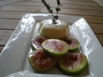 Rezept: Lavendel-Panna-Cotta mit karamelisierten Feigen Bild Nr. 10 Lavendel-Panna-Cotta mit karamelisierten Feigen - Rezept - Bild Nr. 10