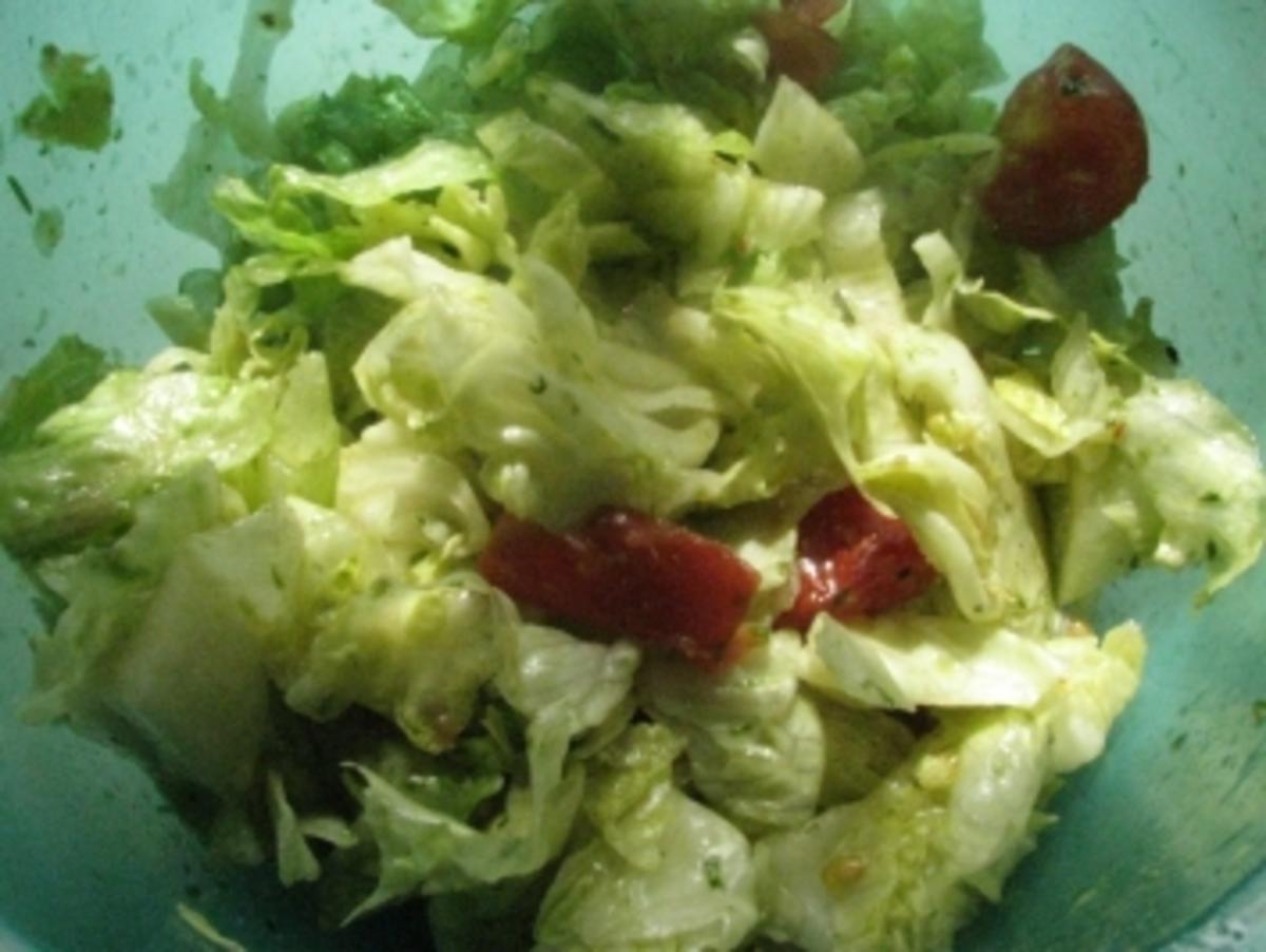 Eisberg-Tomaten-Basilikum Salat - Rezept