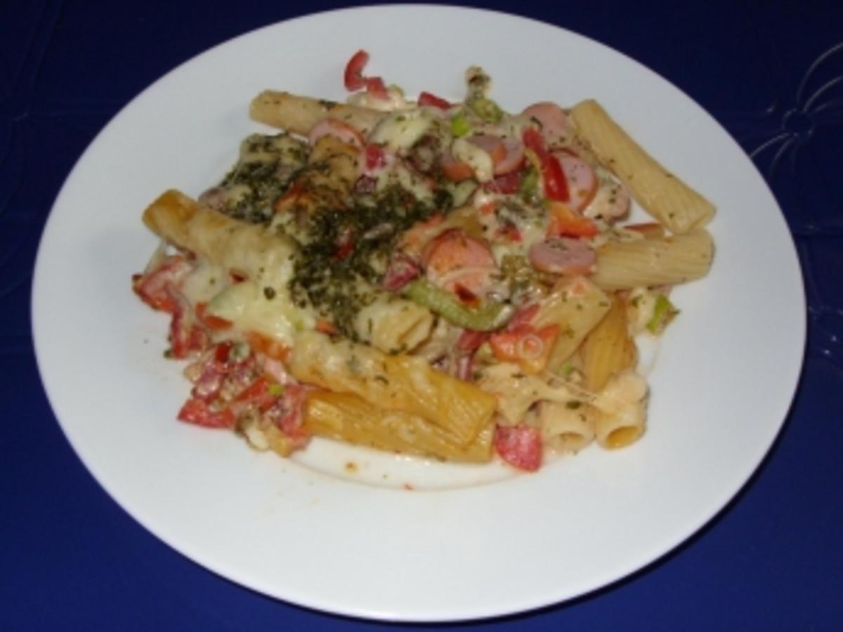 Nudelauflauf mit Gemüse und viel Käse - schnell &amp; einfach - 142 kcal/100g