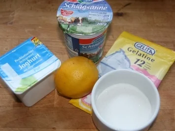 Rezept: Rote Beerengrütze mit Joghurtwürfeln Bild Nr. 2 Rote Beerengrütze mit Joghurtwürfeln - Rezept - Bild Nr. 2