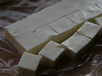 Rezept: Rote Beerengrütze mit Joghurtwürfeln Bild Nr. 3 Rote Beerengrütze mit Joghurtwürfeln - Rezept - Bild Nr. 3