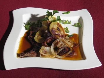 Berliner Kalbsleber mit Äpfeln, Zwiebeln und feinem Kartoffelstock - Rezept