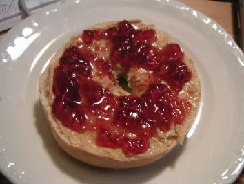 erdnussbutter-gelee-bagel - Rezept