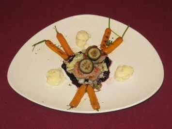 Schweinemedaillons auf Holunder-Kardamomsoße mit Sellerie-Kartoffelpüree - Rezept