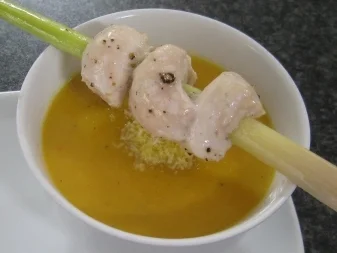 Rezept: Süßkartoffelcrémesuppe mit Hähnchenspieß Süßkartoffelcrémesuppe mit Hähnchenspieß - Rezept