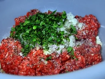 Beschwipste Hackbällchen griechischer Art - Rezept - Bild Nr. 4