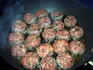 Beschwipste Hackbällchen griechischer Art - Rezept - Bild Nr. 6