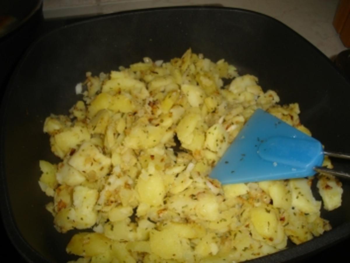 Bratwurst mit Kartoffelschmarren und Blaukraut - Rezept - Bild Nr. 3
