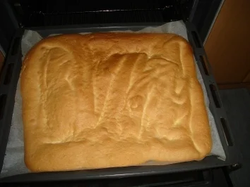 Rezept: Rosa Wolkenroulade Bild Nr. 2 Rosa Wolkenroulade - Rezept - Bild Nr. 2