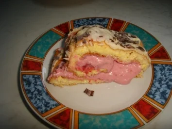 Rezept: Rosa Wolkenroulade Rosa Wolkenroulade - Rezept