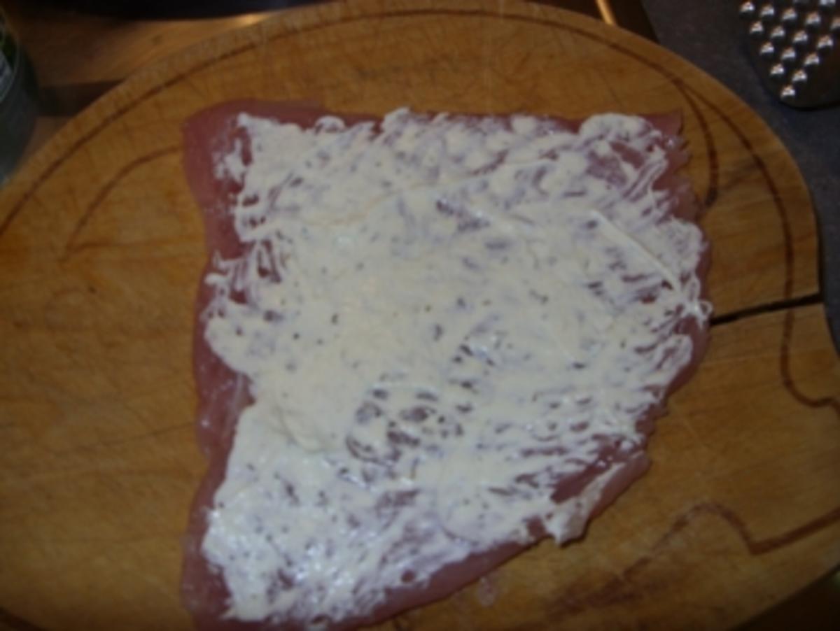 Hähnchenröllchen mit Frischkäse und Serranoschinken - Rezept - Bild Nr. 3