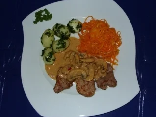 Rezept: Filet-Medaillon mit Chili-Senfsoße – Petersilkartoffelchen und Karottengemüse Bild Nr. 4 Filet-Medaillon mit Chili-Senfsoße – Petersilkartoffelchen und Karottengemüse - Rezept - Bild Nr. 4