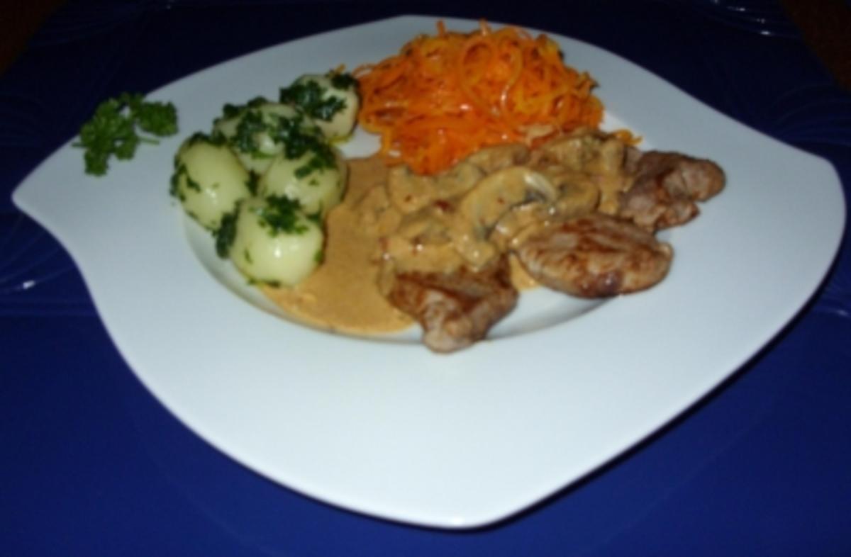 Filet-Medaillon mit Chili-Senfsoße – Petersilkartoffelchen und Karottengemüse - Rezept - Bild Nr. 5