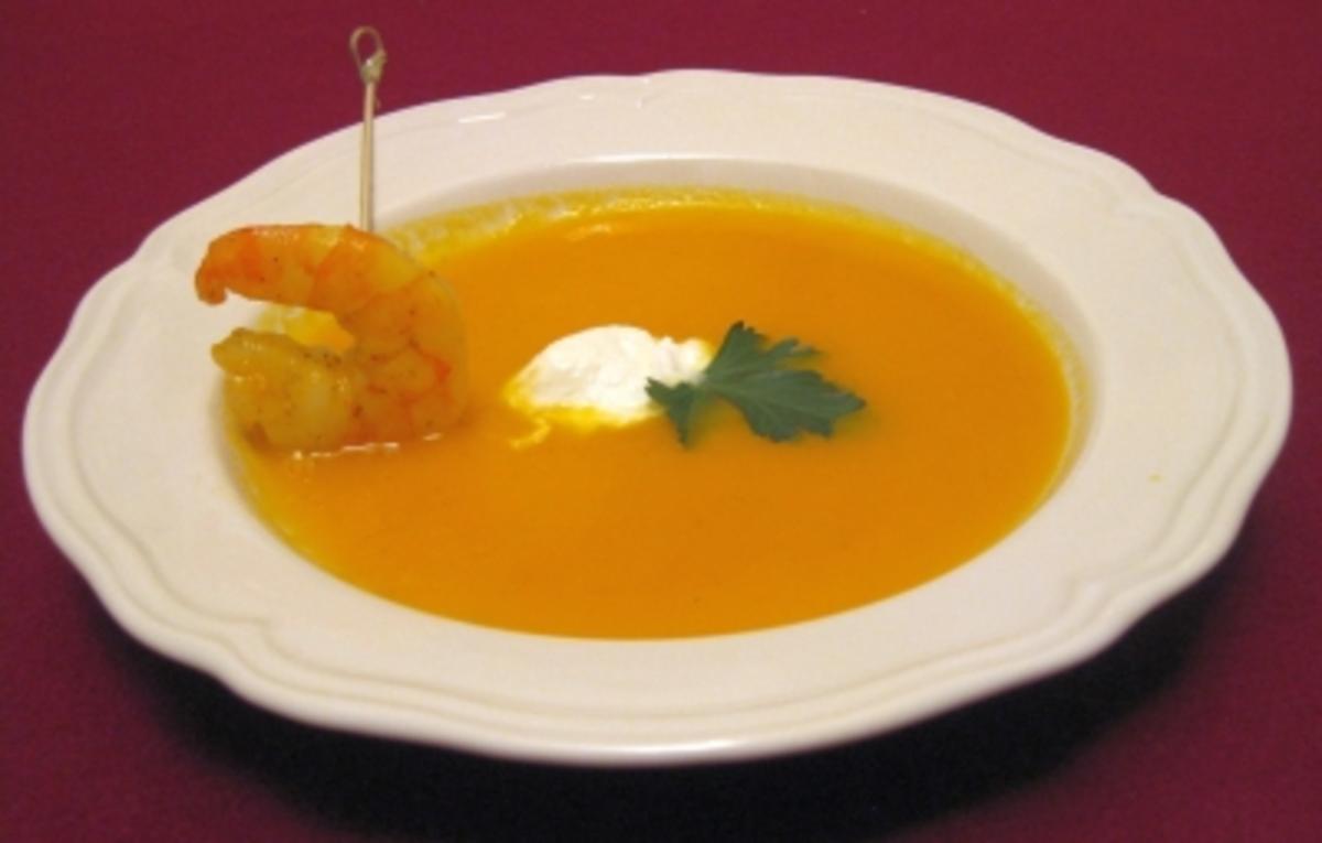 Karotten-Ingwer-Suppe mit gebratener Riesengarnele - Rezept