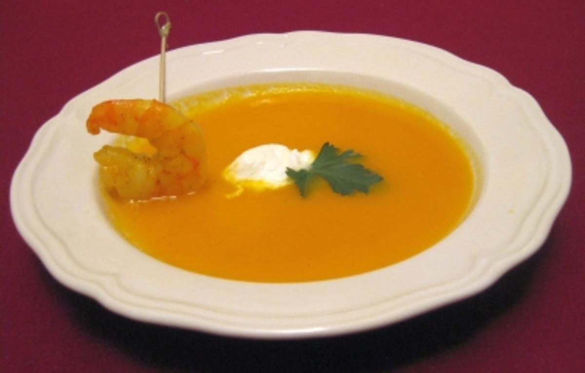 Karotten-Ingwer-Suppe mit gebratener Riesengarnele - Rezept - kochbar.de