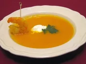 Karotten-Ingwer-Suppe mit gebratener Riesengarnele - Rezept