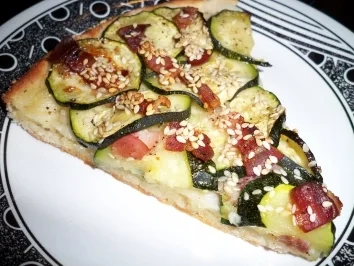 Rezept: Zuchinikuchen mit Speck Bild Nr. 4 Zuchinikuchen mit Speck - Rezept - Bild Nr. 4