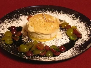 Rezept: Hüftgold mit Beerensalat Hüftgold mit Beerensalat - Rezept