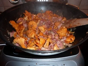 Fl/Schwein: Bandnudeln mit Pfifferlingsrahm - Rezept - Bild Nr. 2