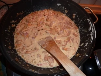 Fl/Schwein: Bandnudeln mit Pfifferlingsrahm - Rezept - Bild Nr. 3