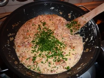 Fl/Schwein: Bandnudeln mit Pfifferlingsrahm - Rezept - Bild Nr. 4