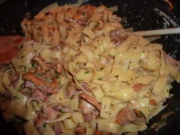 Fl/Schwein: Bandnudeln mit Pfifferlingsrahm - Rezept - Bild Nr. 5