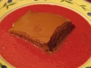 Mousse au Chocolat auf einem Spiegel aus Chocolat blanc mit Himbeeren - Rezept