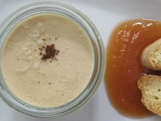 Rezept: Geeistes Cappuccinoparfait mit Cantuccini Geeistes Cappuccinoparfait mit Cantuccini - Rezept