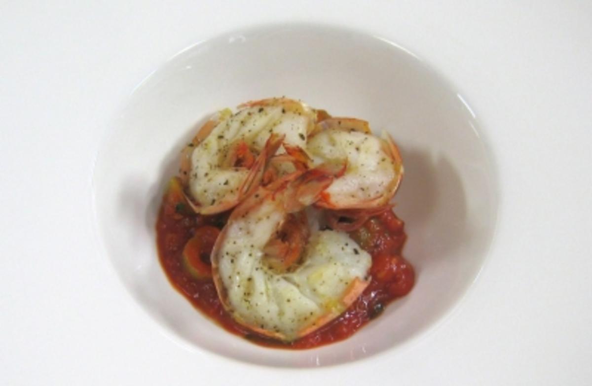 Riesengarnelen Diavolo mit frischem Olivenbrot - Rezept - kochbar.de