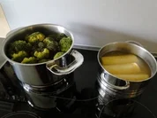 Rezept: Schweinebraten in Rotweinsoรe mit gekochten ganzen roten Zwiebeln und Radieschen Schweinebraten in Rotweinsoรe mit gekochten ganzen roten Zwiebeln und Radieschen - Rezept