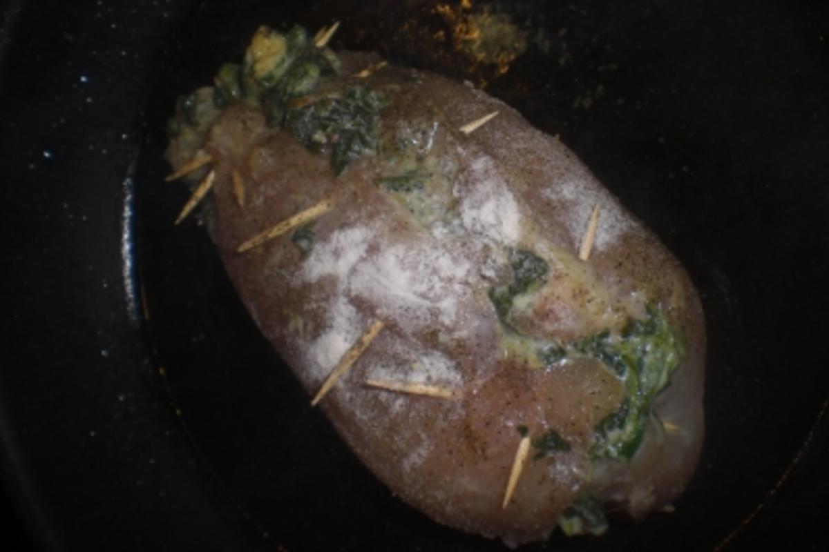 Pfeffrige gefüllte Hähnchenbrust mit Spinat in  Walnusssoße - Rezept - Bild Nr. 2