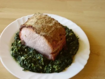 Rezept: Gebratenes Kassler in Senfkruste auf Blattspinat Gebratenes Kassler in Senfkruste auf Blattspinat - Rezept