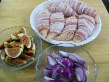 Hühnchenbrust mit Feigen und roten Zwiebeln an Curry-Apfel-Risotto - Rezept - Bild Nr. 3