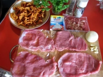 "feine Rouladen" vom Schweinefilet mit Pfifferlingfüllung und Sahnesößchen - Rezept - Bild Nr. 2