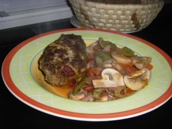 Chorizo-Hackburger mit scharfer Tomatensauce - Rezept