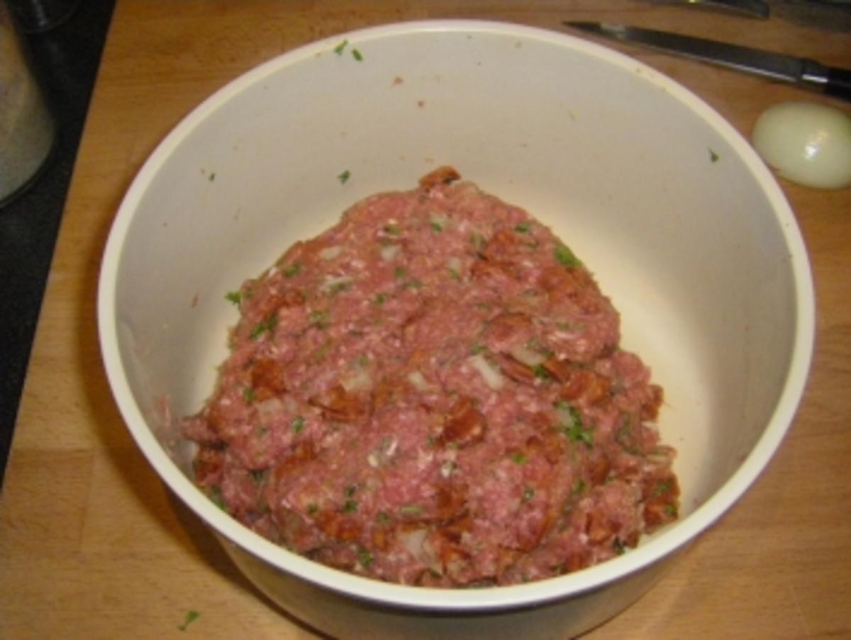 Chorizo-Hackburger mit scharfer Tomatensauce - Rezept - Bild Nr. 4