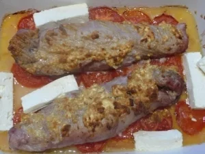 Pizzakatzes Schweinefilet mit Kurkuma-Fetakruste - Rezept