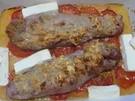 Pizzakatzes Schweinefilet mit Kurkuma-Fetakruste - Rezept