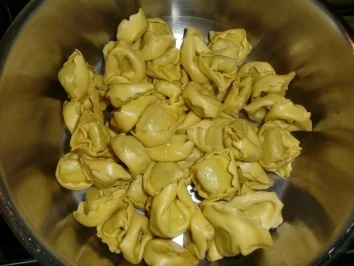 Tortelloni mit Parmaschinken in "Sauce Caesar" - Rezept - Bild Nr. 3